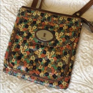 Leather Fossil crossbody back w/ zippered pocket